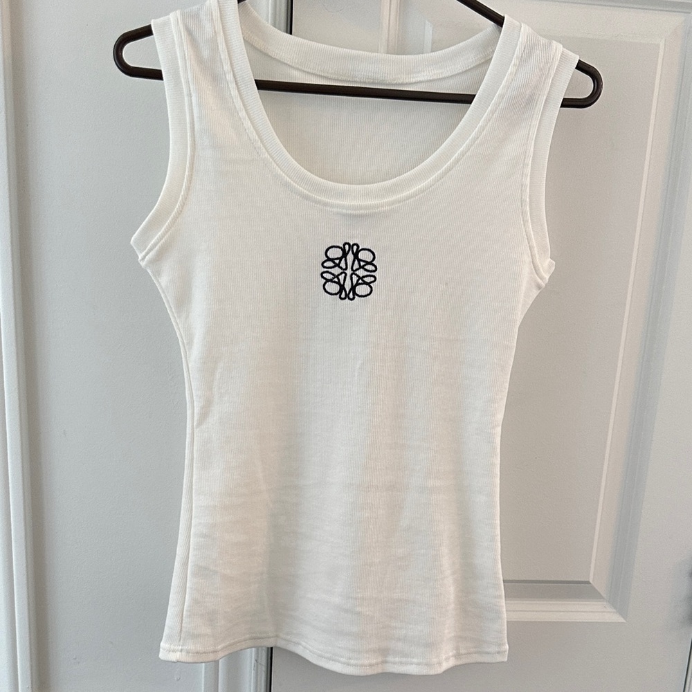 NWOT White Sleeveless Ribbed Tank Top with Center Embroidery - Women